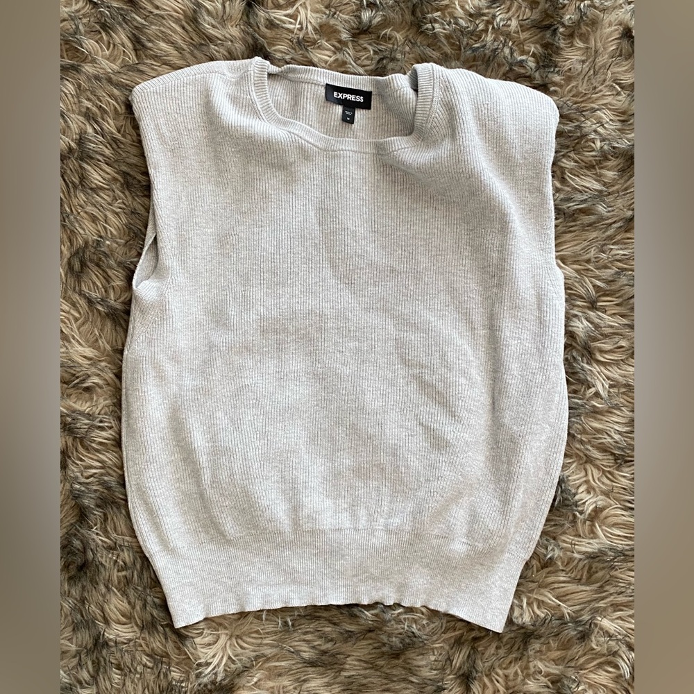 EXPRESS TOP W/ SHOULDER PADS